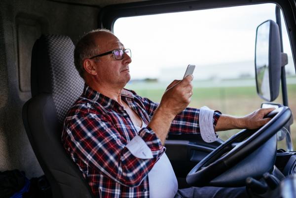 truck driver texting before a truck accident