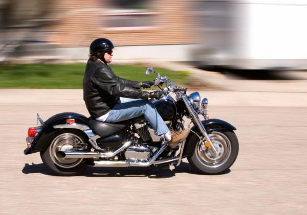 motorcycle rider wearing the proper safety gear to minimize motorcycle accident injuries